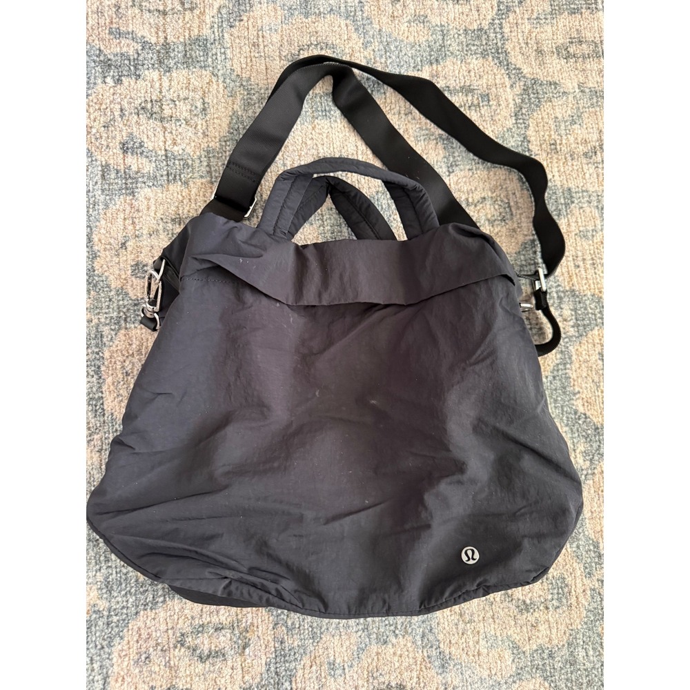 Lululemon On My Level Bag 2.0 19L
Black Excellent Condition with Flaws
